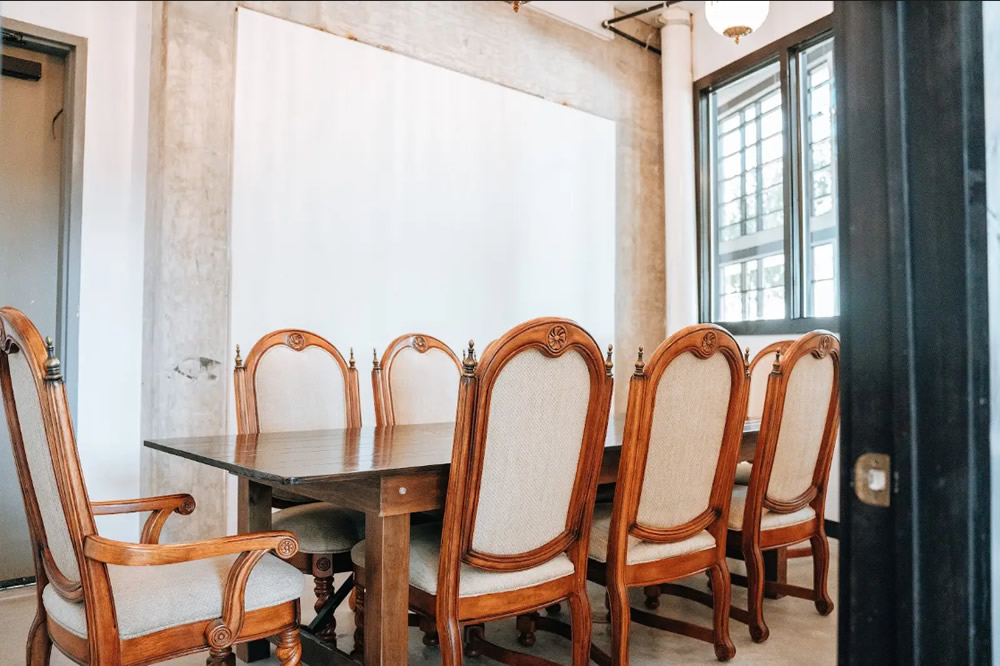 Conference Room - Trinity Modera